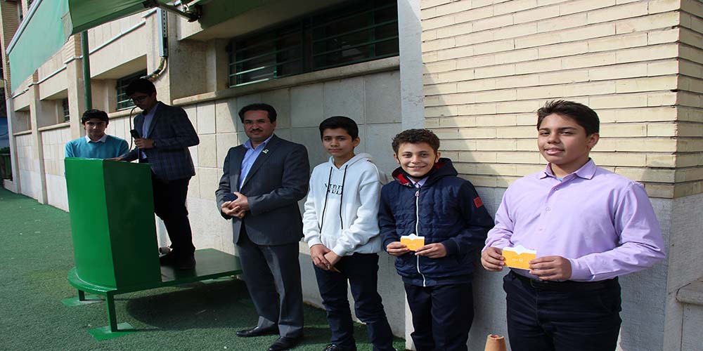 تقدیر از دانش آموزان رتبه های 
