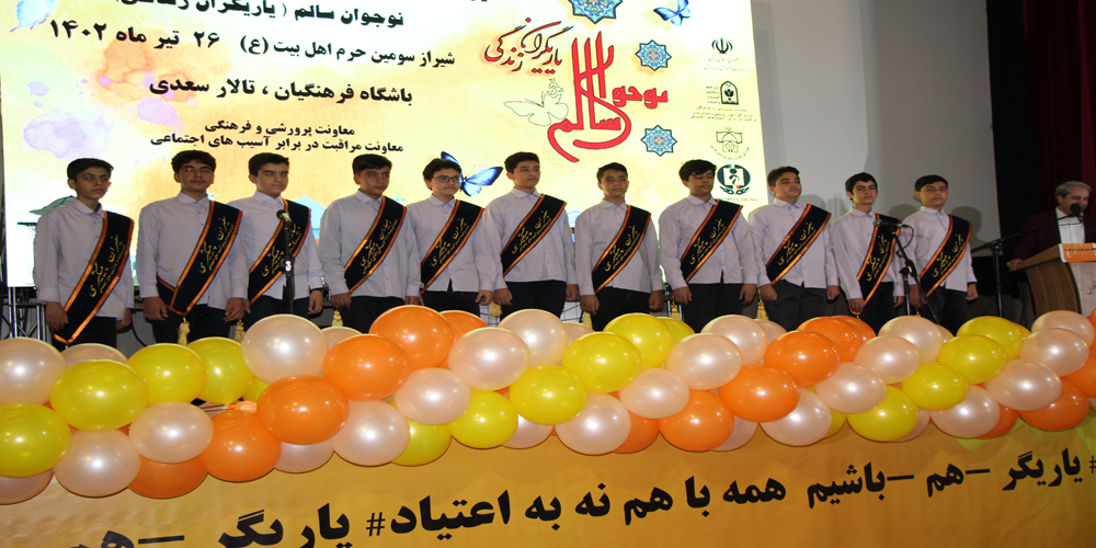 اجرای گروه سرود دبیرستان دوره 