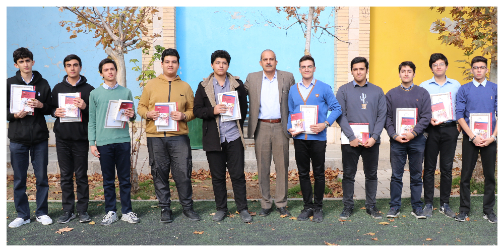 تجلیل از دانش آموزان برتر کتاب